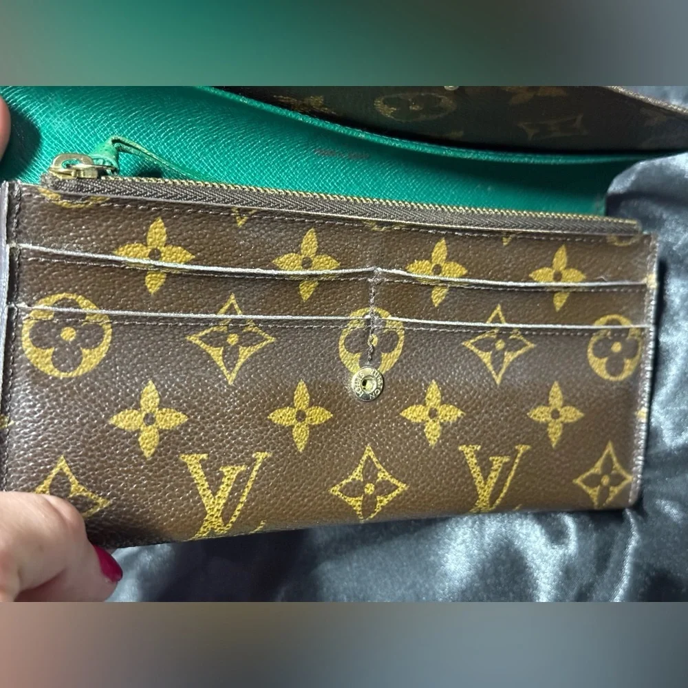 Louis Vuitton green Emilie wallet - Picture 15 of 16